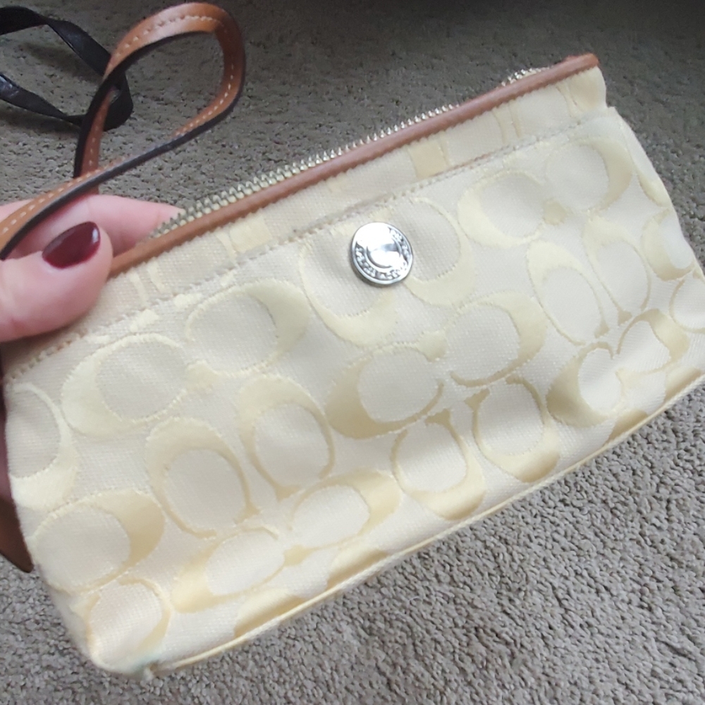 Coach Clutch - Picture 2 of 5